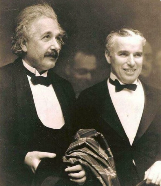 Keď sa Albert Einstein v roku 1931 stretol s Charliem Chaplinom, povedal…