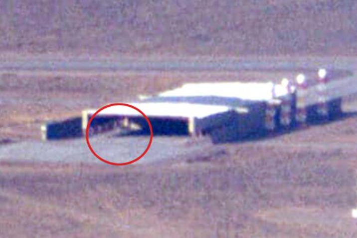 Tajomný trojuholníkový tvar spozorovaný v hangári Area 51
