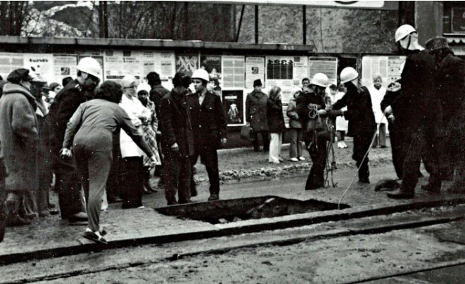 V roku 1976 sa v centre Brna pod jednou ženou prepadol chodník. Zmizla pod zemou a dodnes sa nevie, kde je
